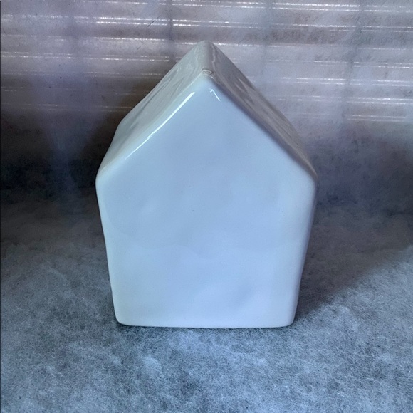 Rae Dunn White & Red Ceramic Merry House Clock - NWT - Picture 2 of 10